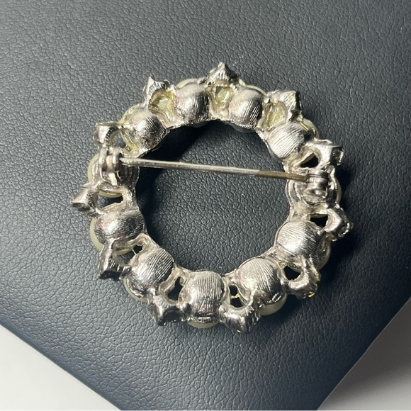 VTG 60's Pearl Crystal Circle Brooch 1.5" - Picture 3 of 5